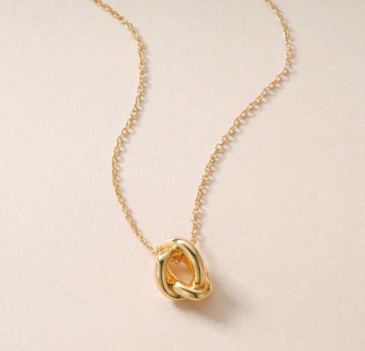 THE KNOT NECKLACE